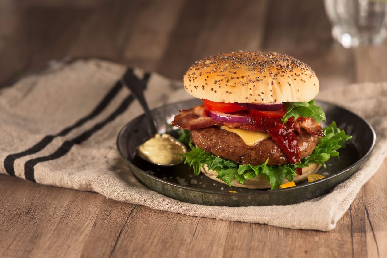 Affair har designet emballasje for burgere fra Kanda
