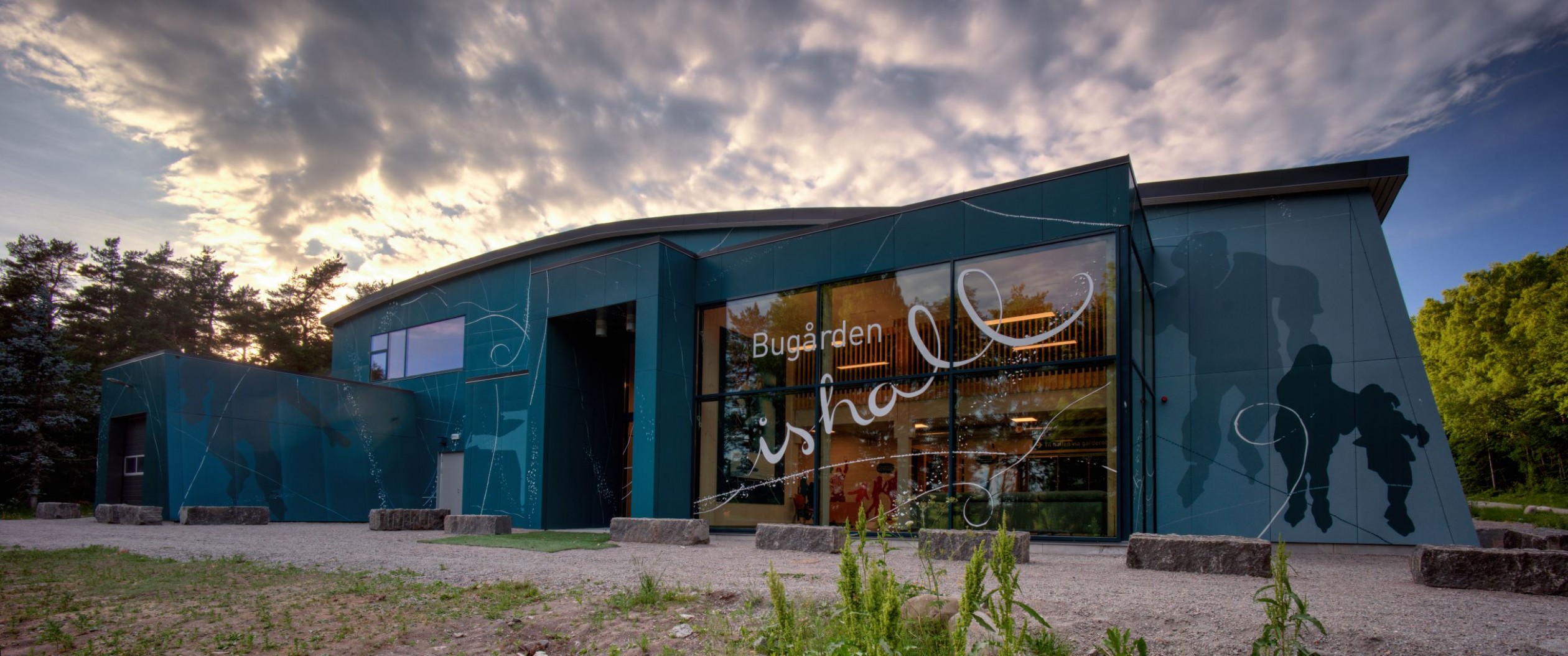 bugården ishall for skøyter og hockey i sandefjord. affair har designet innvendig og utvendig dekor.